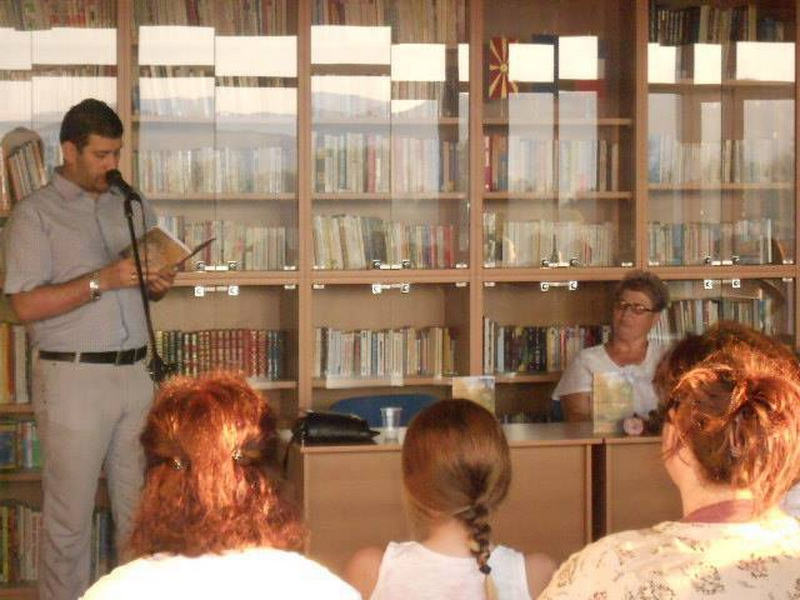 ПРОМОЦИЈА НА КНИГАТА „ПОД СЕНКАТА НА БРЕЗАТА“ ОД НАДА АЛЕКСОСКА