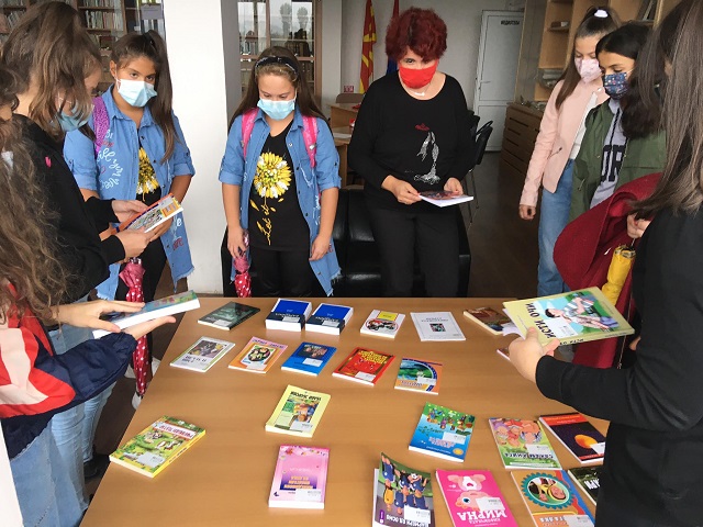 Прва активност од проектот „Од книгата научив“