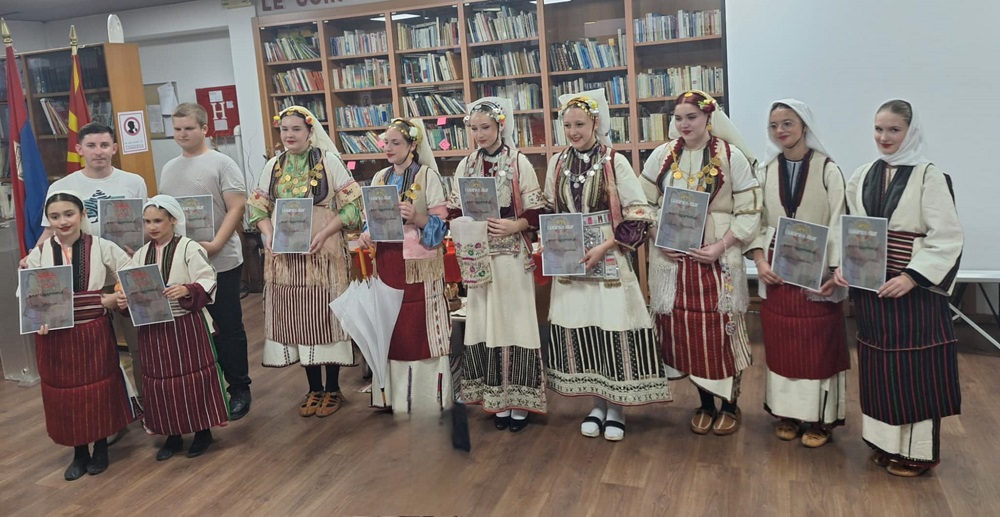 Македонски народни носии – дел од културно наследство презентирано во библиотеката