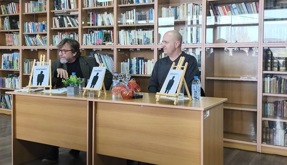 „Отуѓеност“ на Методи Бојаџиски – поетско патување меѓу носталгијата и современиот човек